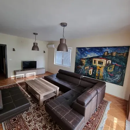 Grande House Apartment *